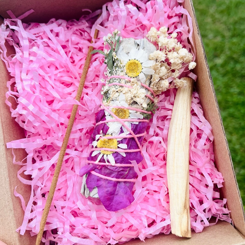 💐One Of A Kind💐 4” Organic Natural Sage Wrapped In Natural Flower 5PC Gift Box - Picture 4 of 15